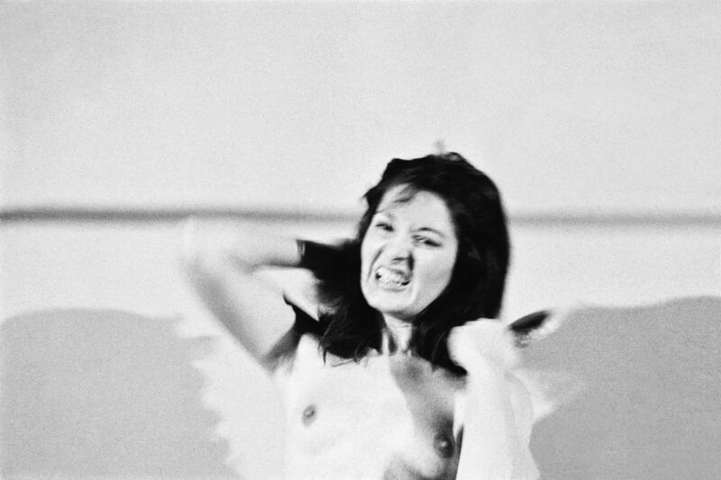 Marina Abramović, Art Must Be Beautiful, Artist Must Be Beautiful, 1975 © Marina Abramović
