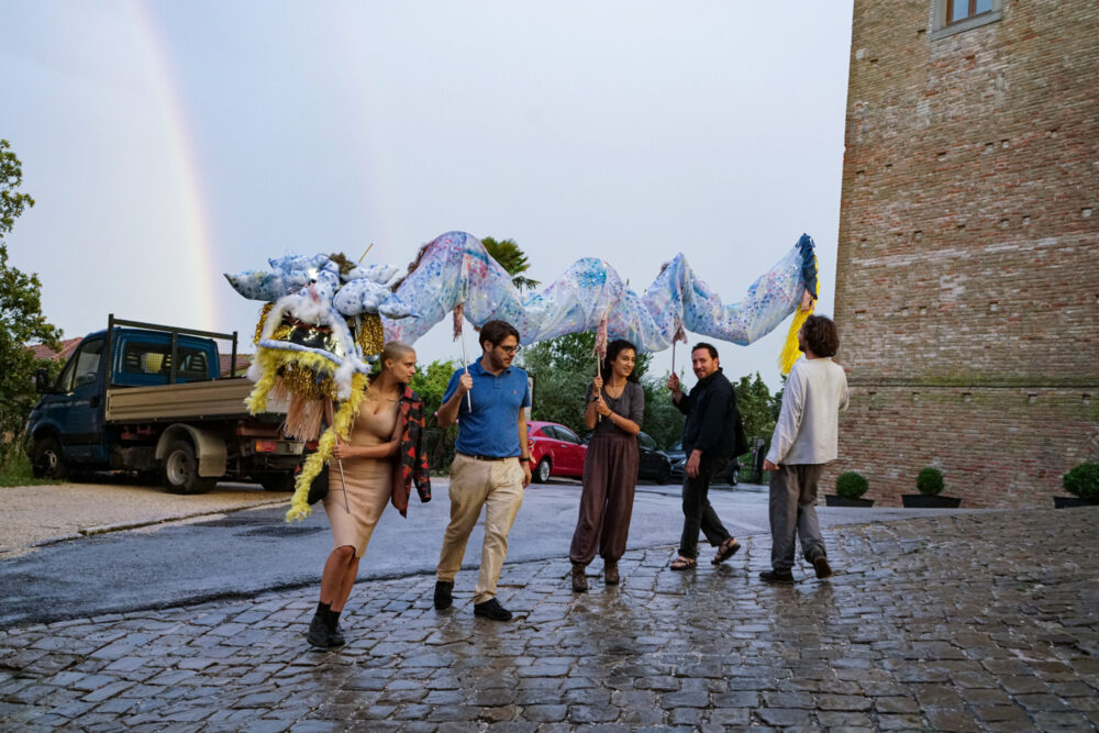 Traffic Festival 2022, Fare Acqua, Bianca Zueneli, performance Il drago della svolta, foto Alisia Cruciani e Valentina Sammaciccia