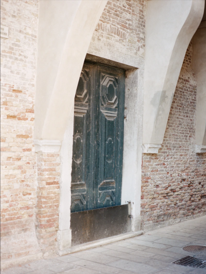 Paratie, Chiesa di San Francesco, Chioggia, 2021 C-type print 60 x 45 cm Edition of 5 + 1 AP