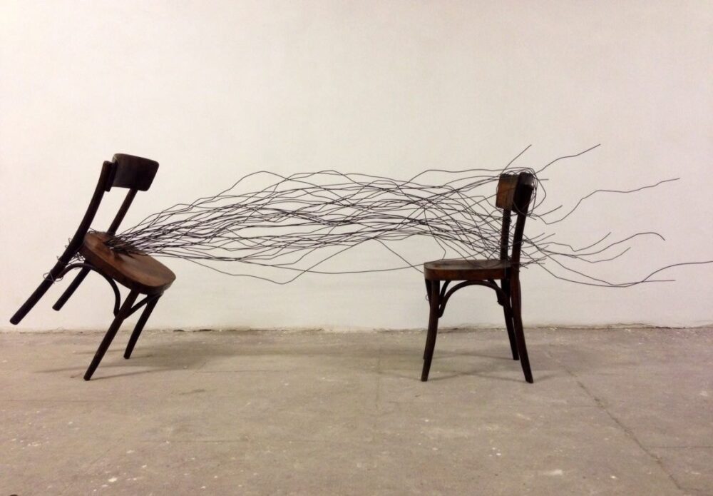 Davide Dormino, Le sedie del Biondo Tevere, 2013, Sedie e ferro