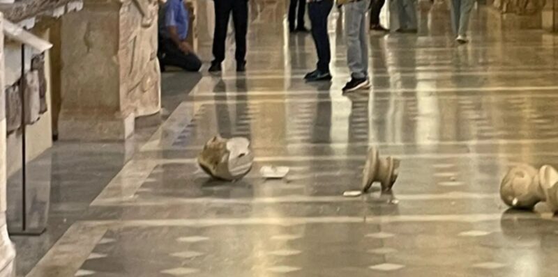 busti danneggiati ai musei vaticani