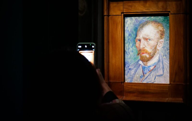 autoritratto van gogh allestito nella mostra a Roma