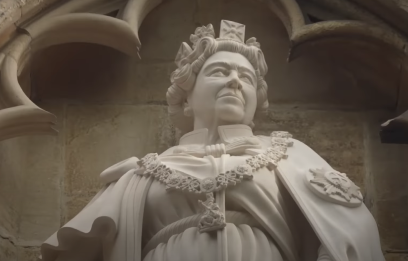 La statua della Regina nella Cattedrale di York
