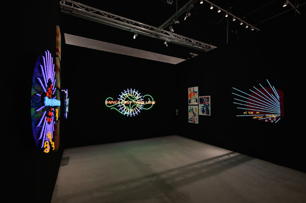 Lo stand della galleria Mazzoleni ad AbuDhabi Art Fair 2022