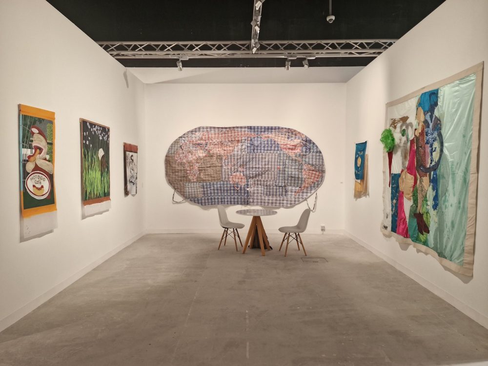 Lo stand della galleria Osart ad AbuDhabi Art Fair 2022