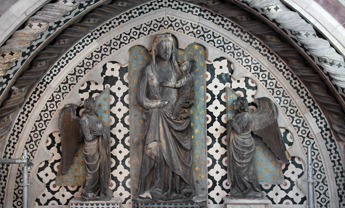 Il Duomo di Firenze a colori: il complesso della Madonna col Bambino e Angeli adoranti era policromo