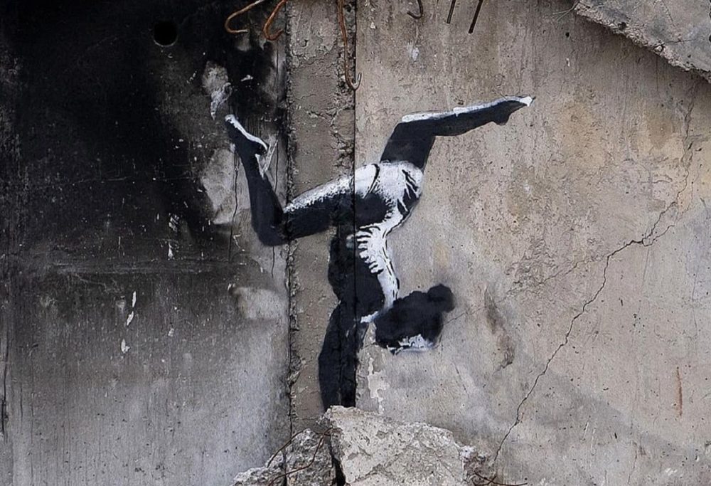 murale banksy in Ucraina raffigurante una ginnasta