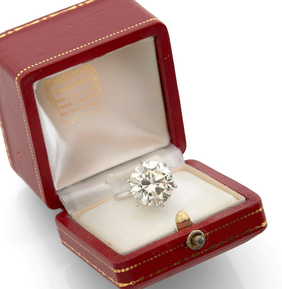 Anello in platino, ornato da un diamante rotondo a taglio brillante del peso di 11,16 ct.