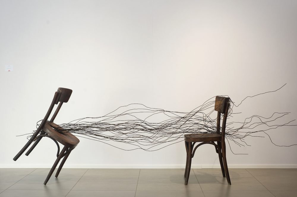 Davide Dormino, Le sedie del Biondo Tevere, 2013, Sedie e ferro ph Alessandro Giampaoli