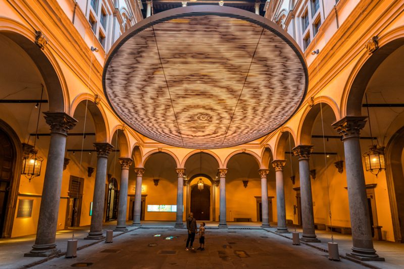 Olafur Eliasson, Under the weather, 2022. Telaio in acciaio, tessuto stampato, strisce in polipropilene riciclato, luci mono frequenza m 11 x 8