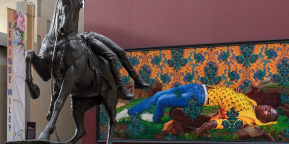Installation view of “Kehinde Wiley” at the Musée d’Orsay in Paris. Photo: © Musée d’Orsay, Dist. RMN-Grand Palais / Sophie Crépy.