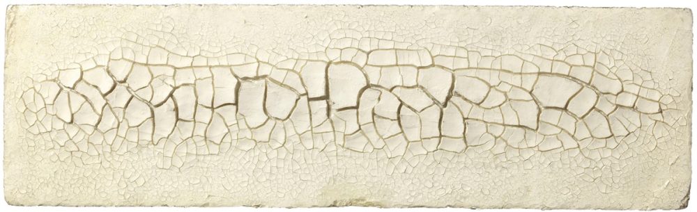 Alberto Burri - Bianco Cretto, cm 14,8x49,5x3, acrovinilico su polistirolo, 1970 Stima euro 240.000/340.000 - aggiudicato a euro 321.100