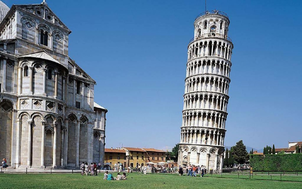 La Torre di Pisa è sempre meno pendente