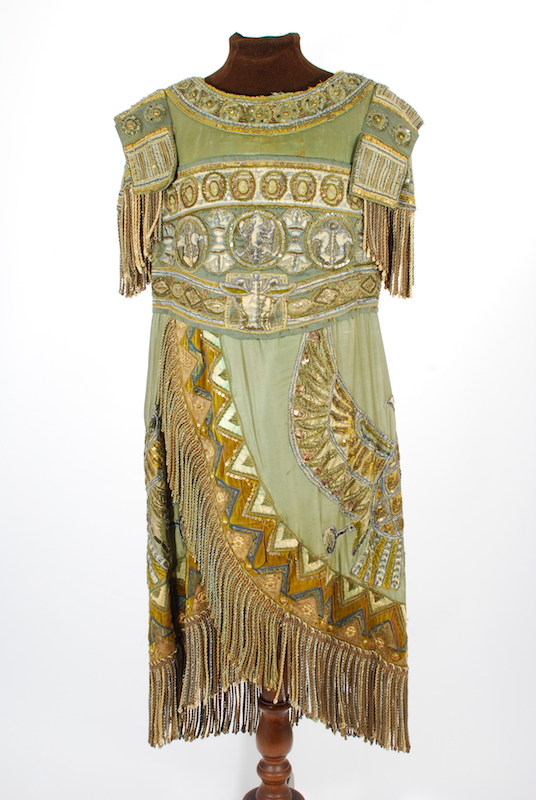 Abito di Radames nell'Aida appartenuto a Enrico Caruso - color verde oliva con fregi in oro e ricami egizi - donazione A. Stivanello