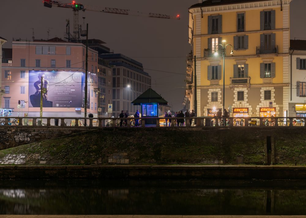 Guido Segni, Ultimo Spettacolo a Milano - Installation View, Edicola Radetzky, Milano, 2022 - Courtesy l'artista ed Edicola Radetzky, ph Lorenzo Bacci