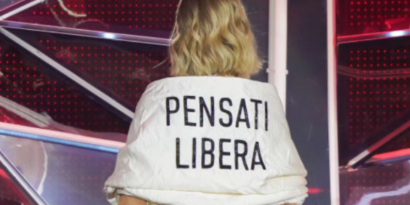 Pensati libera sull'abito di Chiara Ferragni a Sanremo