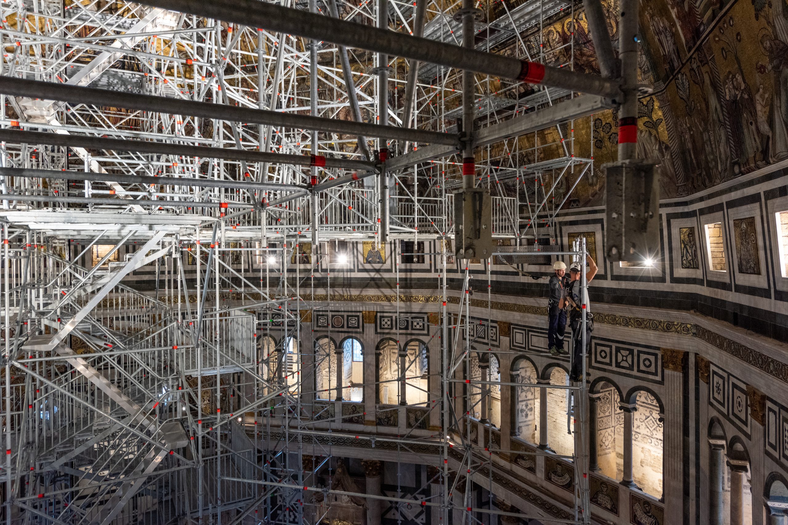 Per la prima volta i visitatori potranno avvicinarsi ai mosaici della cupola del Battistero di Firenze