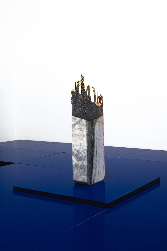 Agostino Bergamaschi, “Untitled”, 25x51x16cm, bronze, marble, 2022, courtesy Rehearsal project and the artist
