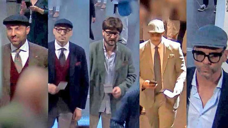 Le immagini recuperate dalle videocamere di sicurezza di TEFAF. Secondo la polizia sono loro i membri della Pink Panthers Gang che hanno compiuto il furto. Photo courtesy of the police