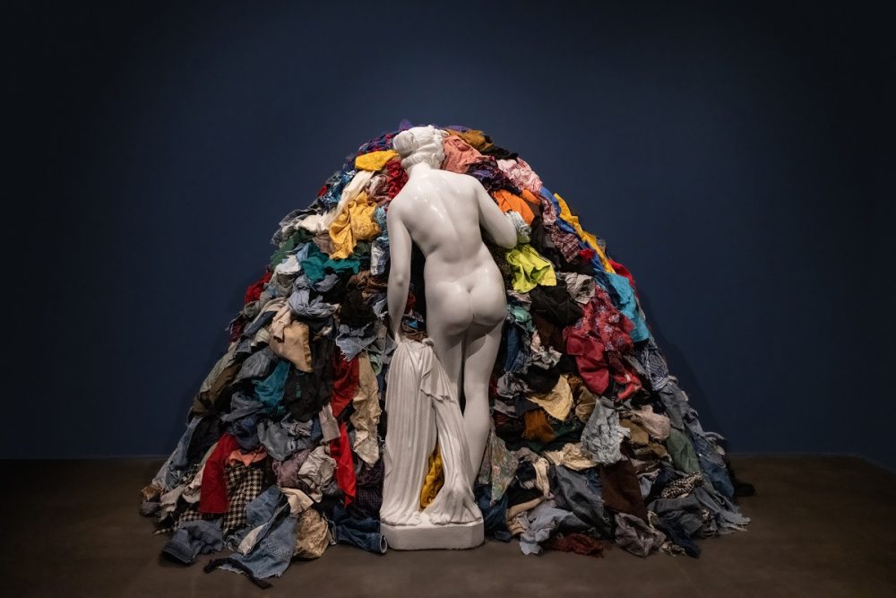 Venere degli stracci, 1967 cemento, smalto, stracci / cement, enemel, rags, 190 x 240 x 100 cm Courtesy Cittadellarte - Fondazione Pistoletto, Biella