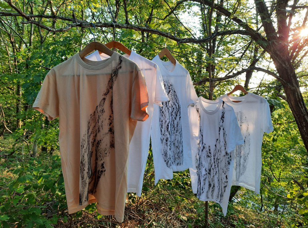 Clarulecis, Primitive T-shirts BARK