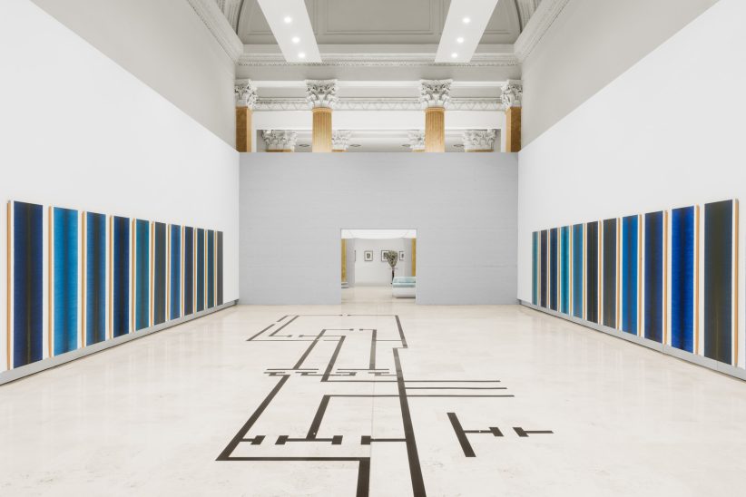 Irma Blank, Bleu Carnac (1992), Installazione dell’opera per la 17a Quadriennale di Roma, Palazzo delle Esposizioni (Courtesy Fondazione La Quadriennale di Roma, foto DSL Studio)