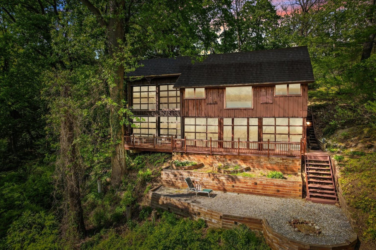 Jasper Johns. In vendita per mezzo milione la casa nel bosco che appartenne all’artista