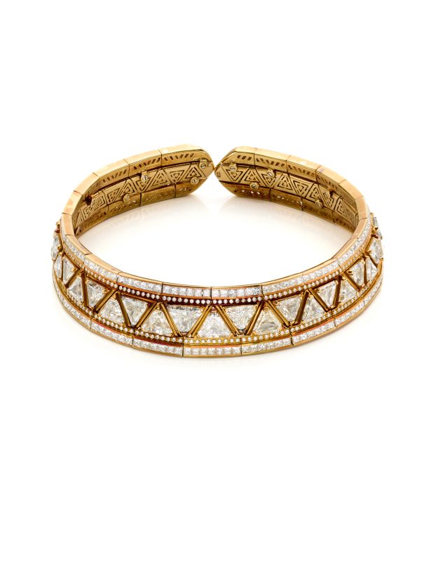 Lotto 618 Marina B. Collier de chien in oro giallo, diamanti triangolari, taglio princess e rotondi per complessivi ct. 55 circa. Venduto € 151.200