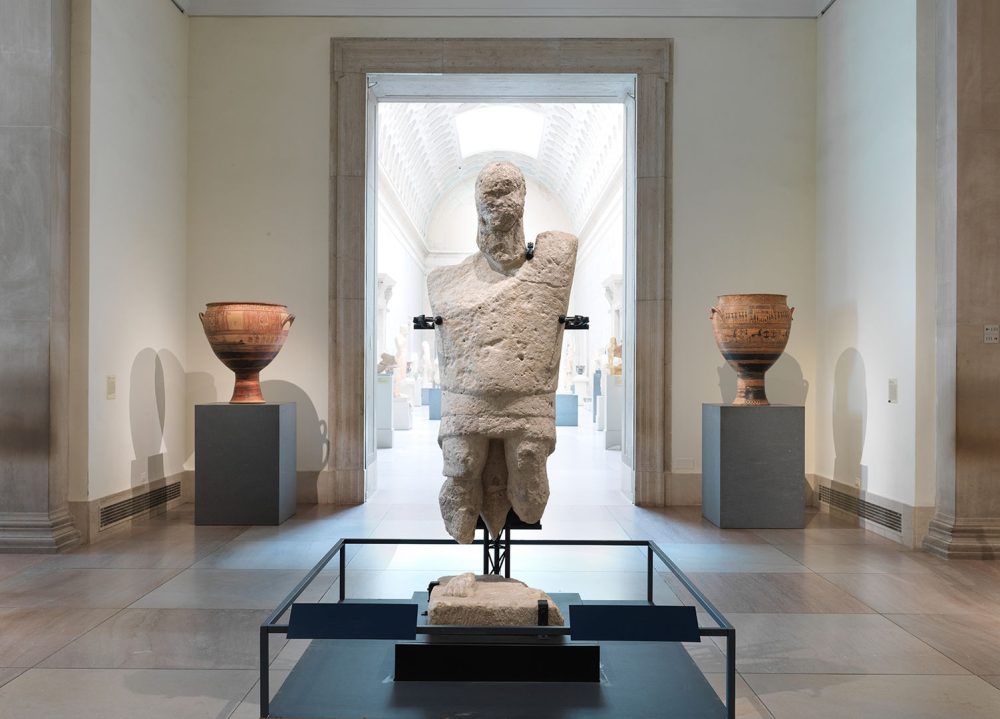 Il Manneddu esposto nella galleria greco-romana del The Met