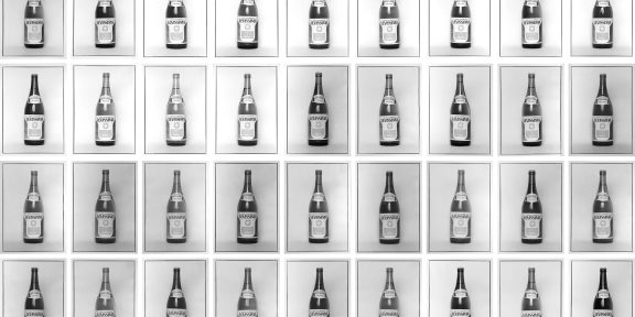 Franco Vimercati, Senza titolo (Bottiglie di acqua minerale), 1975, Courtesy Archivio Franco Vimercati, Milano e Galleria Raffaella Cortese, Milano © Eredi Franco Vimercati