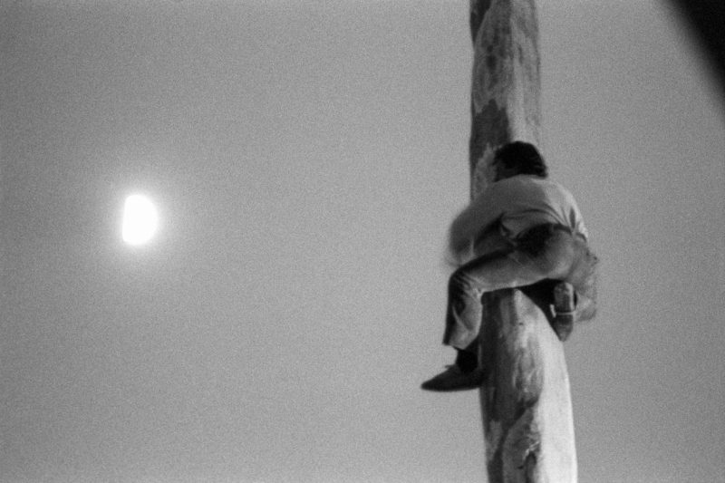 Mario Dondero, L'uomo che voleva raggiungere la luna, festa del maggio, Accettura, Lucania