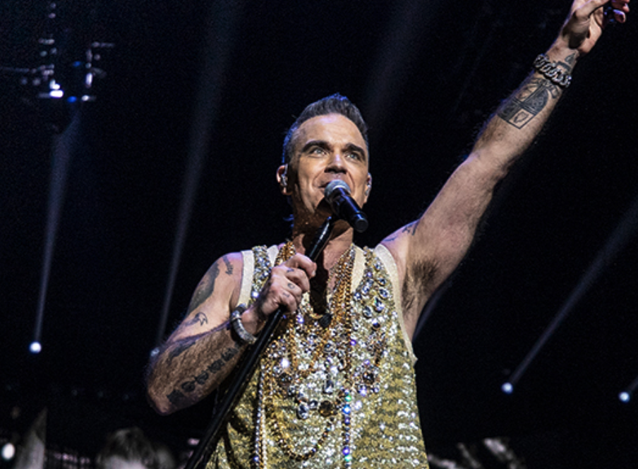 Robbie Williams in concerto al Lucca Summer Festival: 1000 biglietti a sostegno di Dynamo Camp