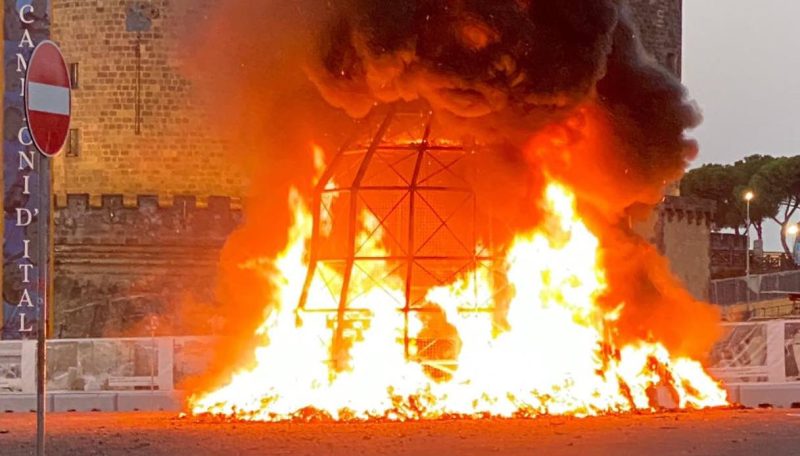 La Venere degli stracci distrutta a Napoli