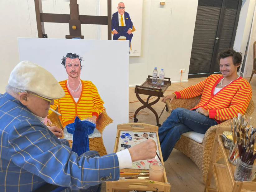 David Hockney painting Harry Styles, with a portrait of Clive Davis in the background, Normandy Studio, on June 1, 2022. PHOTO: JEAN-PIERRE GONÇALVES DE LIMA