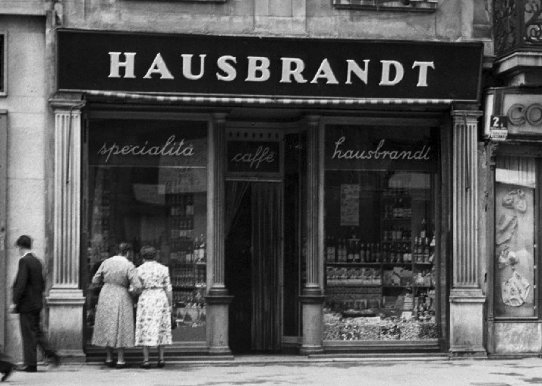 ‘Hausbrandt e Trieste’, in mostra gli oltre 130 anni di storia tra il caffè e la città