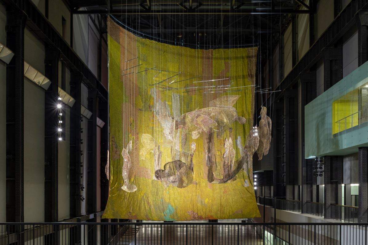 Behind The Red Moon: la nuova installazione di El Anatsui per la Tate Modern di Londra