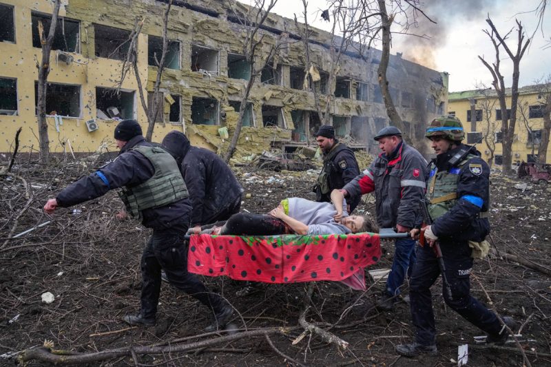 @Evgeniy Malotetka_TheSiege of Mariupol_1
