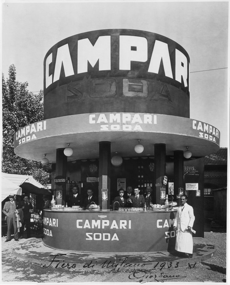 Stand fieristico, Fiera di Milano, 1933, Archivio / Archive Galleria Campari