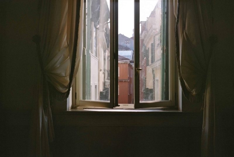 IY0265_IsabelleYoung_Icanhearthosewindows_2023_Ctypeprint_40x60cm15.75x23.62in.unframed_51x70cm20.08x27.56in.framed_LowRes