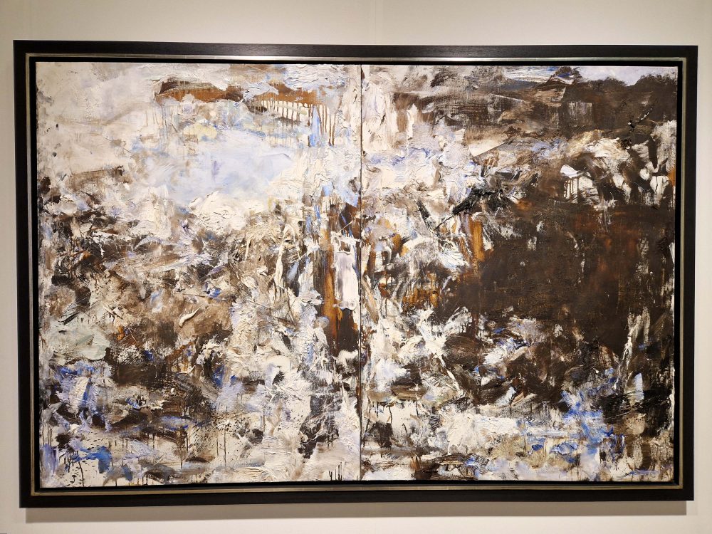 un dittico di Joan Mitchell, dominato da spazzolate di bianco e bruno, portato da Gray (Canada, prezzo: 4,4 milioni)