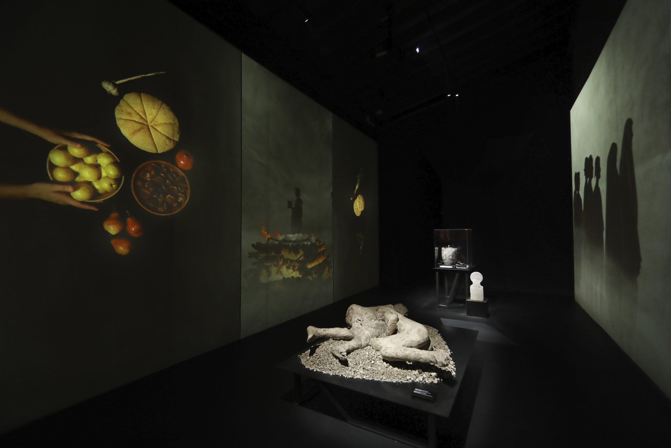 Artigiani, servitori, schiavi: a Pompei una mostra fa luce sulle vite delle persone ignorate dalle “rotte” turistiche