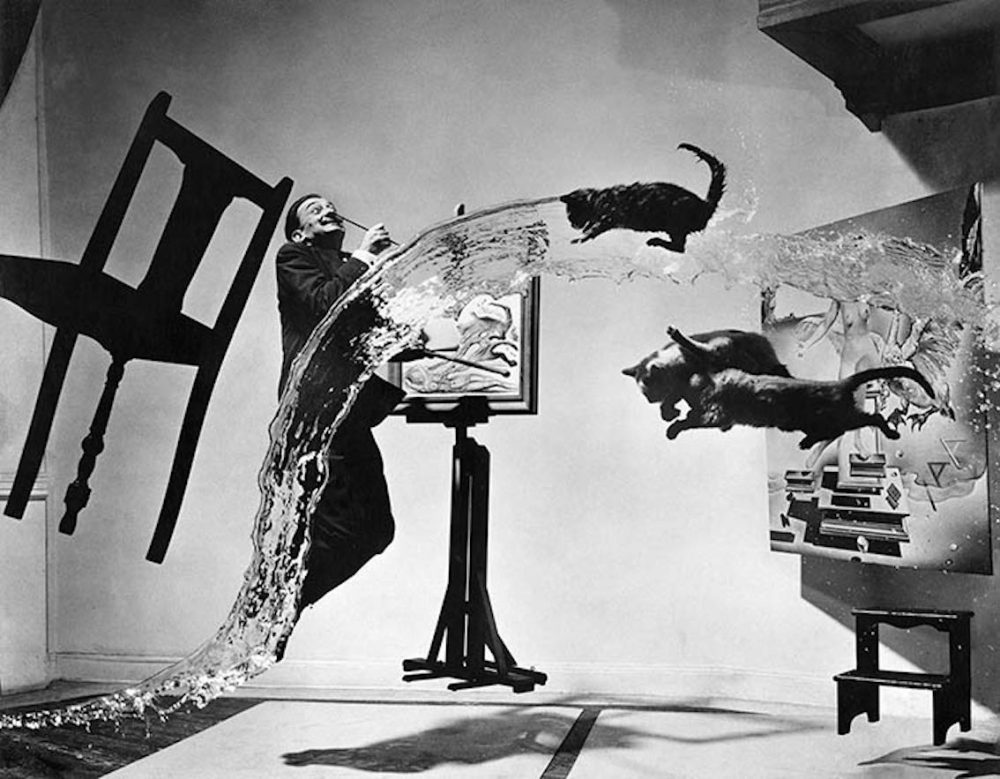 Dalí Atomicus, con Salvator Dalí, Stati Uniti, 1948, © Philippe Halsman Archive 2023 - image rights of Salvador Dali reserved Fundacio Gala-Salvador Dali
