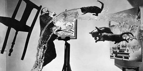 Dalí Atomicus, con Salvator Dalí, Stati Uniti, 1948, © Philippe Halsman Archive 2023 - image rights of Salvador Dali reserved Fundacio Gala-Salvador Dali