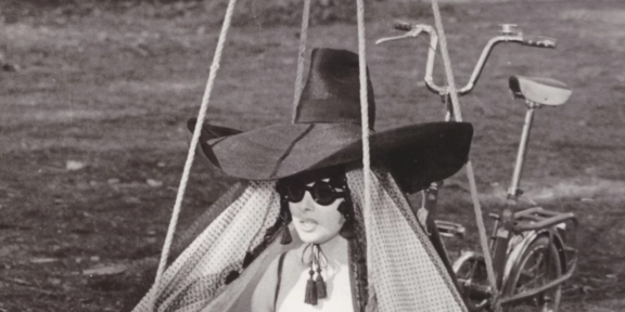 Sandra Milo sul set di Giulietta degli Spiriti, 1965 – Foto Franco Pinna