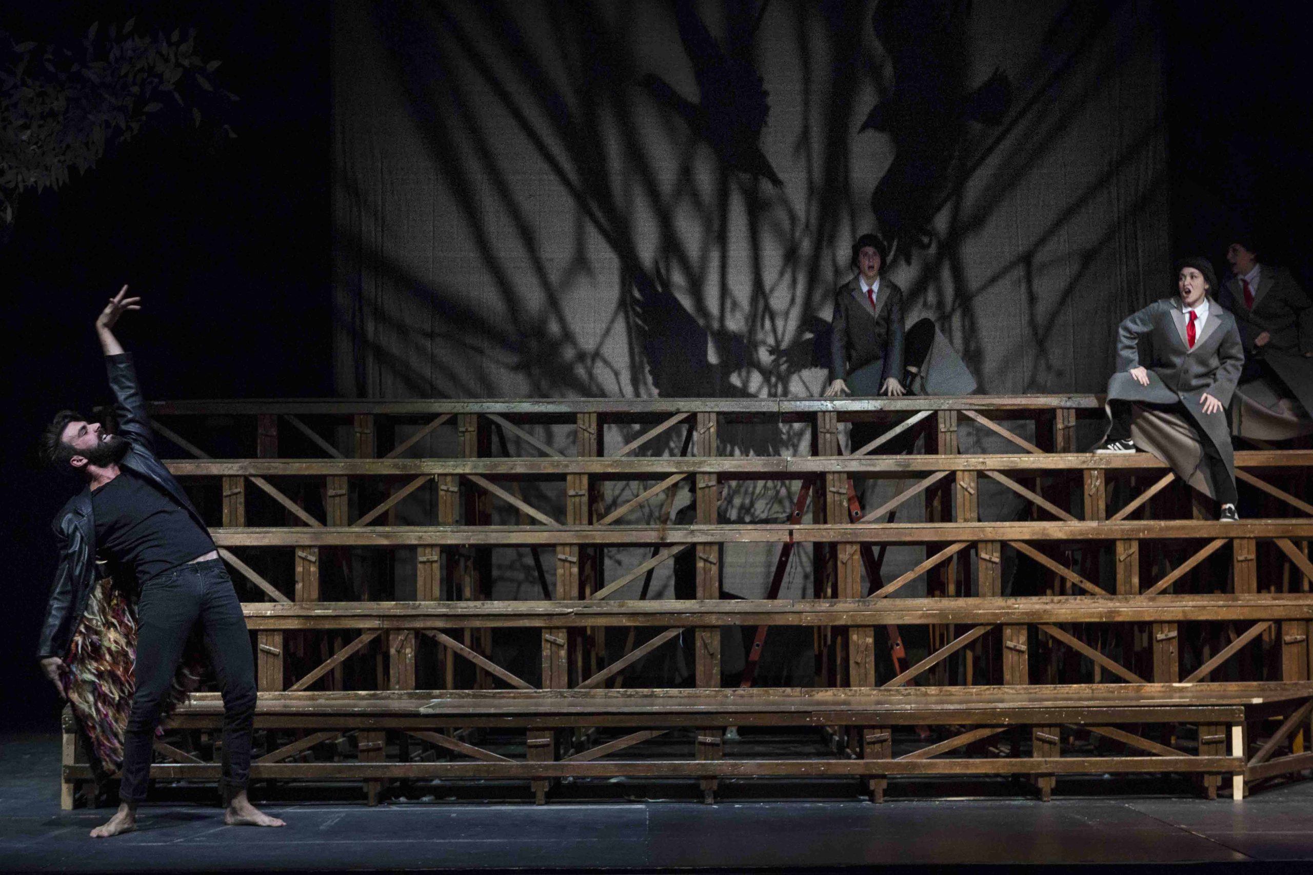 Gli “Uccelli” di Aristofane, con la regia di Emilio Russo, torna al Teatro Menotti