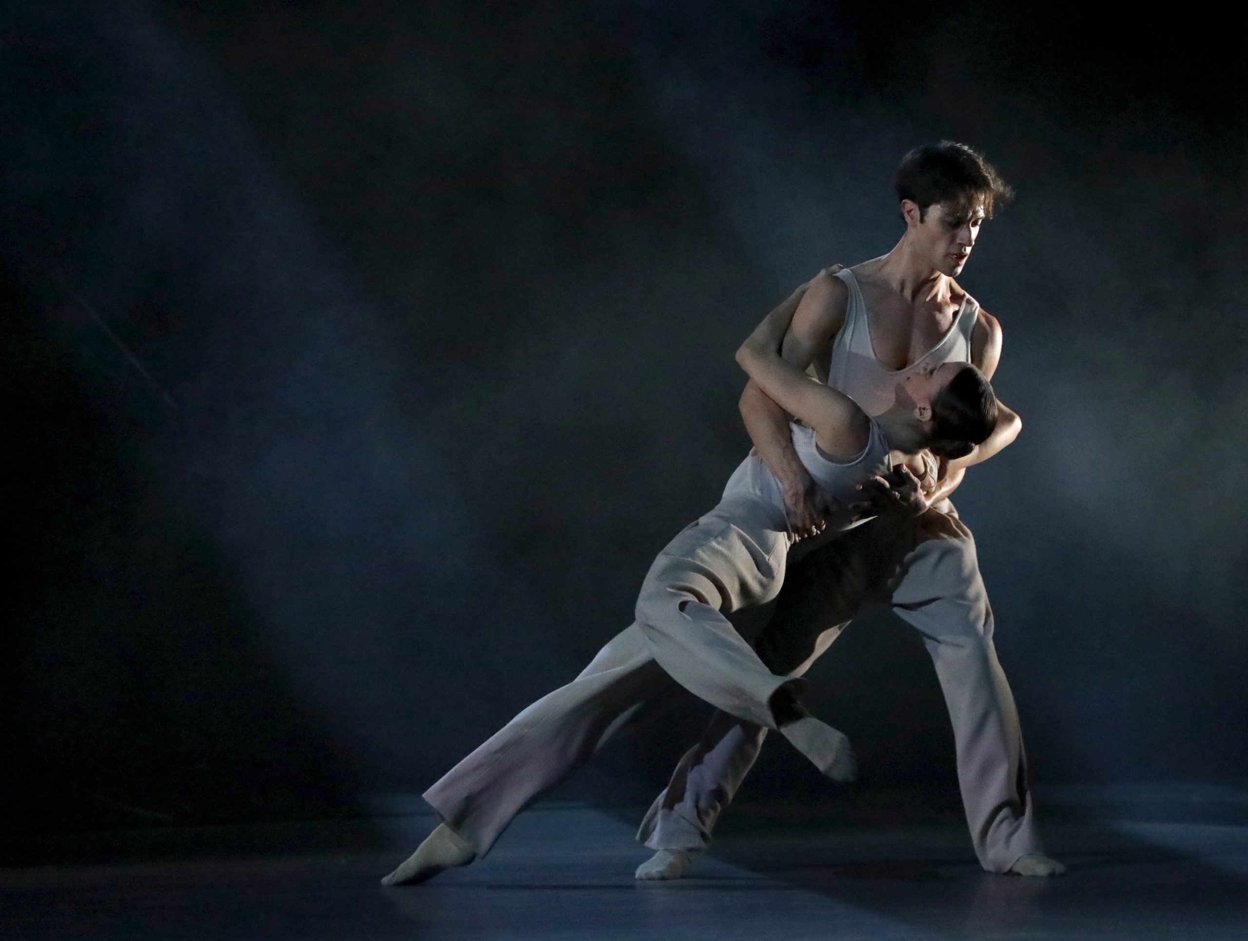 Eros, gioco e morte nel trittico “Smith / León e Lightfoot / Valastro” alla Scala