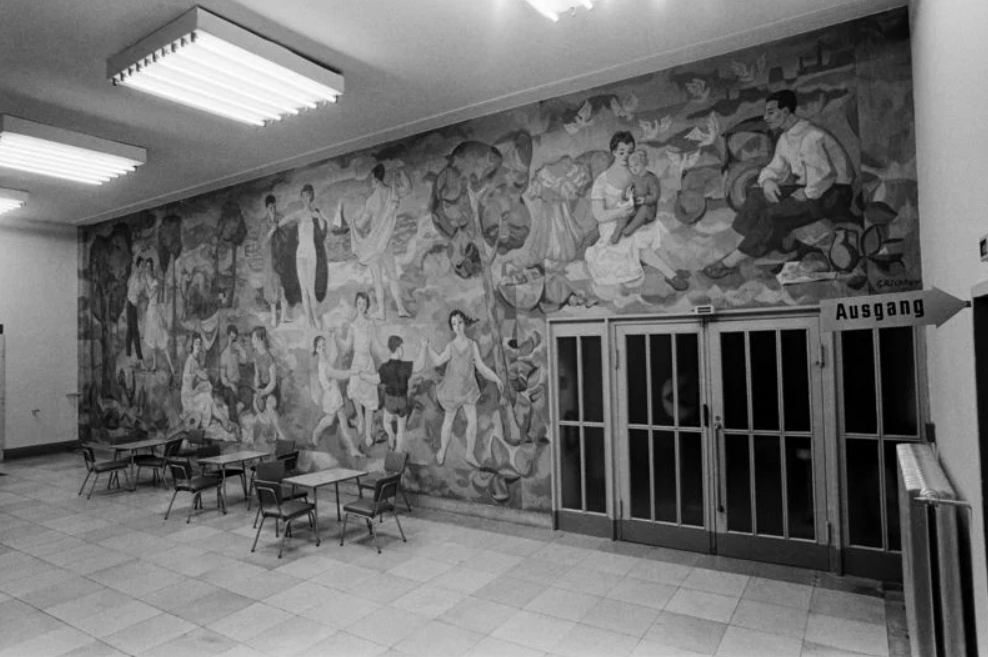 Mural „Lebensfreude“ by Gerhard Richter (1956); condition in 1969 © DHMD collection, Photo: Erich Auerbach for the mural: © Gerhard Richter 2024 (01022024), courtesy Gerhard Richter Archiv Dresden
