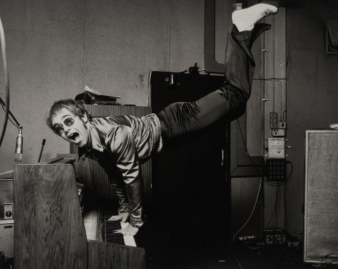 All’asta la collezione di Elton John: la vita, gli amori e l’arte del Rocket Man