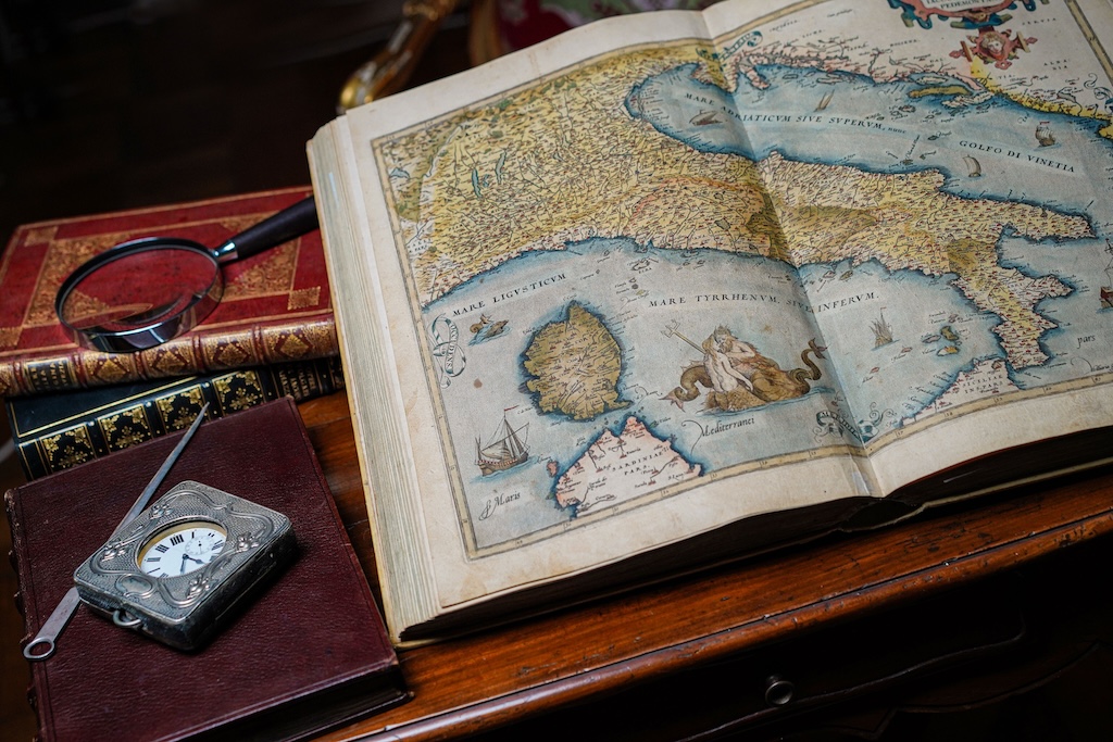 Un viaggio a ritroso nel tempo: in arrivo l’asta di libri antichi (e non solo) da Cambi a Genova