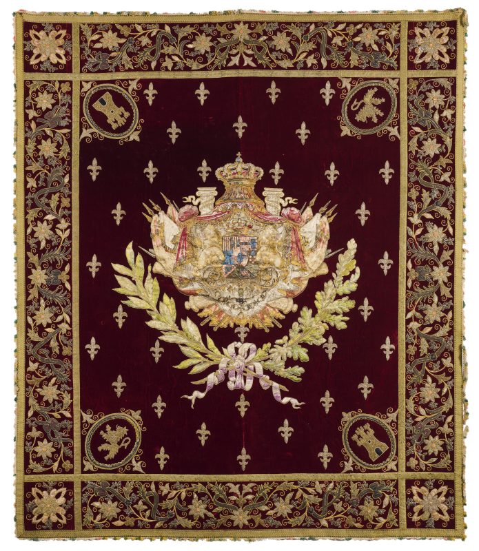 Lotto 65 Stendardo da Sala del Trono con stemma araldico di Re Alfonso XIII di Borbone Spagna. Fine secolo XIX - inizio secolo XX. stemma borbonico sormontato dalla corona reale. (cm 180x150) Stima € 2.500 - 3.000